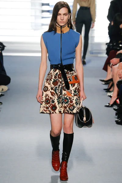 Look 15